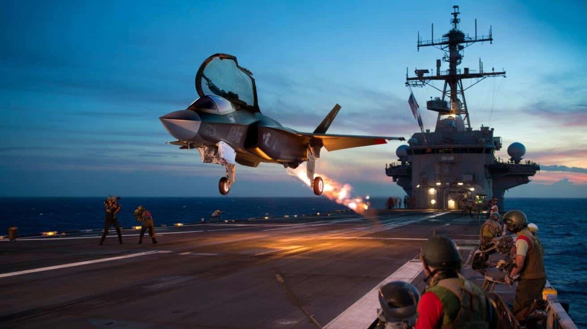 U.S. Navy achieves first F-35B fighter jet landing on amphibious assault ship USS Kearsarge
